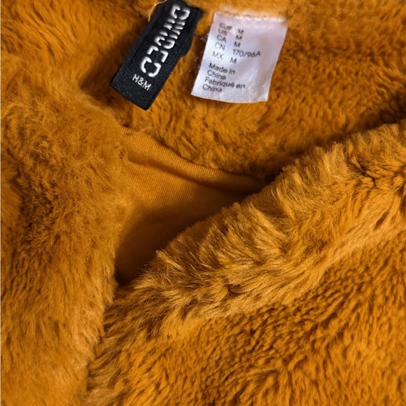 H&M Mustard Yellow Faux Fur Jacket
Size Medium - Picture 4 of 4